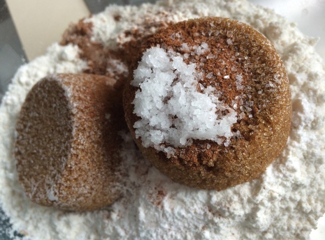 To make the cake, combine the flour with the baking powder, sugar, salt and cinnamon in a medium bowl. 